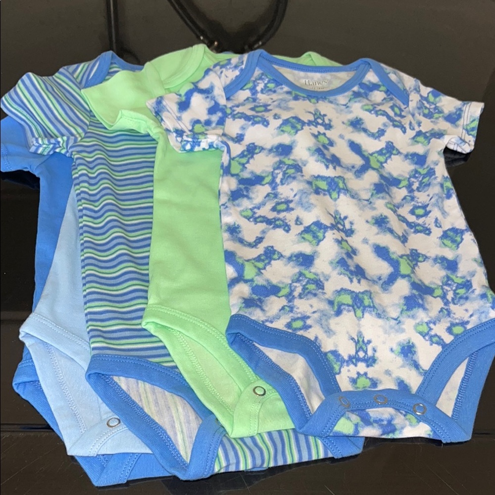 5 Pack of short sleeved body suits